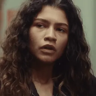 😅 76ed8d15 Zendaya 젠데이아, 여배우, 유명인, 여자, 곱슬머리 whatsapp sticker