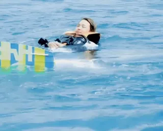 🚶‍♀ 4902dd92 frau, wasser, meer, schwimmend, schwimmen, entspannung telegram sticker