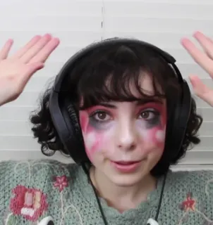 ❤ 681b1711 wanita, makeup, potret, headphone whatsapp sticker