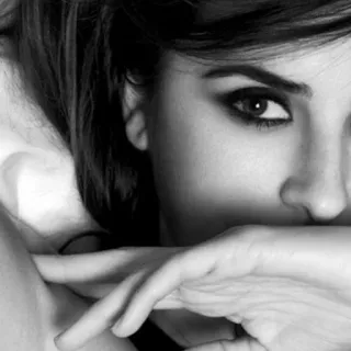 👀 120290c6 ผู้หญิง, ใบหน้า, ขาวดำ, ภาพเหมือน, ภาพระยะใกล้, ตา telegram sticker