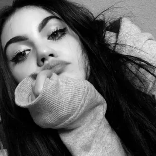 🙄 14923fe8 ผู้หญิง, ผู้หญิง, ภาพเหมือน, ใบหน้า, เซลฟี่, เสื้อฮู้ด, ขาวดำ, แต่งหน้า telegram sticker