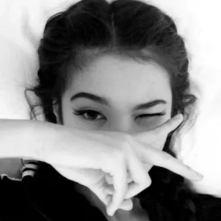 ✌ 1a904b76 ผู้หญิง, ขยิบตา, ภาพเหมือน, ขาวดำ, คน telegram sticker