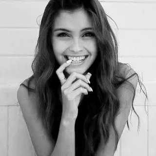 😄 268253d5 ผู้หญิง, ภาพเหมือน, ยิ้ม, สวย, ผู้หญิง, ขาวดำ, ในร่ม telegram sticker