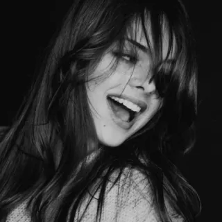 😀 3a0662fb ผู้หญิง, ยิ้ม, ภาพเหมือน, ขาวดำ, ใบหน้า, ผม, ผมสีน้ำตาลเข้ม, คน telegram sticker