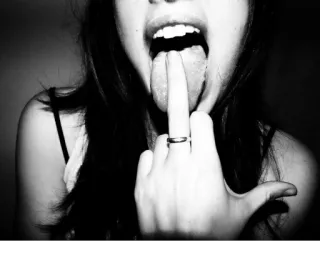 🖕 53444775 นิ้วกลาง, หยาบคาย, ท่าทาง, ไม่สุภาพ, ผู้หญิง, ลิ้น telegram sticker