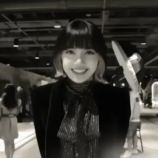 🎧 b1ad378f Lisa Lisa, Blackpink, K-Pop, celebrity, singer, portrait, woman, fashion whatsapp sticker