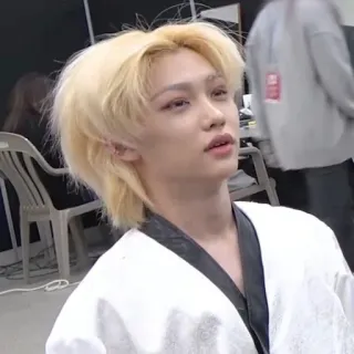 🌟 54cbb711 Felix kpop, zanger, idool, stray kids, blond haar, portret, beroemdheid telegram sticker