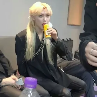 🌟 b71dd21d Felix K-pop, Idool, Stray Kids, Beroemdheid, Zanger, blond haar telegram sticker