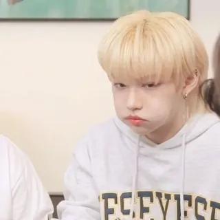 🌟 cbfe8ba0 Felix kpop, stray kids, felix, schattig, idool, zanger telegram sticker