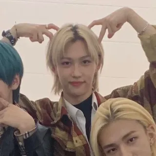 🌟 e77e1d79 Felix kpop, stray kids, felix, idool, schattig, hart, zanger telegram sticker