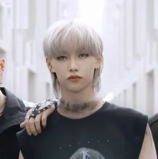 😕 0e13ffb4 Felix ไอดอล, K-Pop, Stray Kids, นักร้อง, ผมทรง Mullet whatsapp sticker