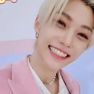 😁 156d24bc Felix kpop, ไอดอล, ยิ้ม, ผู้ชาย, ผมบลอนด์, คน whatsapp sticker