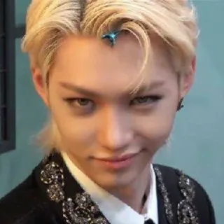 😏 4652119f Felix (Stray Kids) kpop, straykids, ฟีลิกซ์, ไอดอล, ผมบลอนด์, ยิ้มเยาะ whatsapp sticker