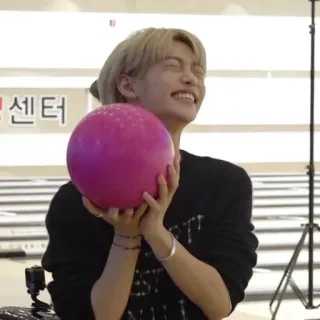 😆 c44922da โบว์ลิ่ง, ลูกบอลสีชมพู, ยิ้ม, เอเชีย, สนุกสนาน whatsapp sticker