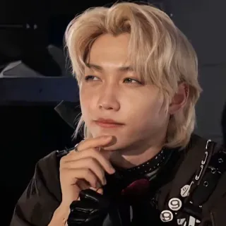 🤔 e87a2e4a Felix (Stray Kids) kpop, straykids, ไอดอล, นักร้อง, ภาพเหมือน whatsapp sticker