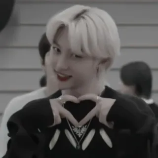 🥩 f58d3e5f 하트, 사랑, 사람, 손, 제스처 telegram sticker