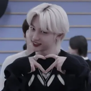 🐣 e07e8539 คน, ผู้ชาย, หัวใจ, ท่าทางมือ, ยิ้ม telegram sticker