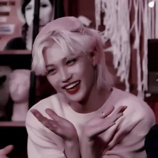 🐣 f61125c6 Felix kpop, นักร้อง, ภาพบุคคล, ไอดอล, felix telegram sticker