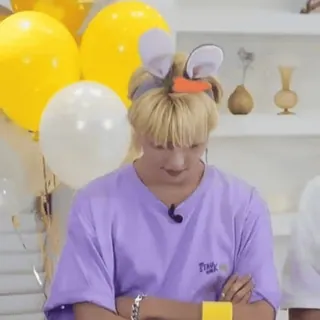 🧷 c321c02e PINK หูกระต่าย, เสื้อยืด, ลูกโป่ง, สีเหลือง, สีม่วง, ผมบลอนด์ telegram sticker