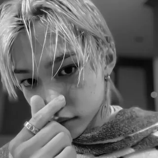 🌟 148b5ab6 kpop, idol, portrait, finger heart, black and white telegram sticker