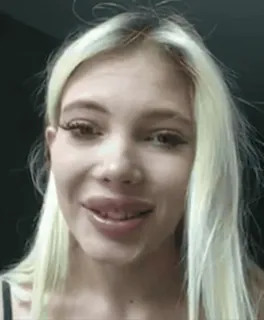 😏 a5b4136a 人, 女人, 金发, 肖像, 自拍 whatsapp sticker