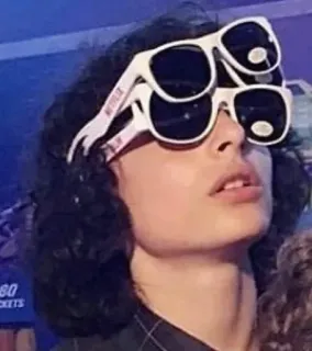 🎸 72edeaa9 คน, แว่นกันแดด, ภาพเหมือน, ผมหยิก telegram sticker