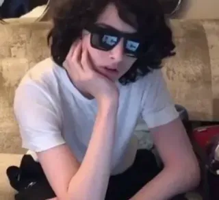 🎸 ff437182 คน, แว่นกันแดด, เบื่อ, โซฟา telegram sticker