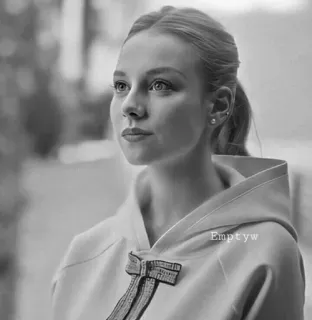 🥀 30222032 Emptyw wanita, potret, hitam putih, orang, aktris whatsapp sticker