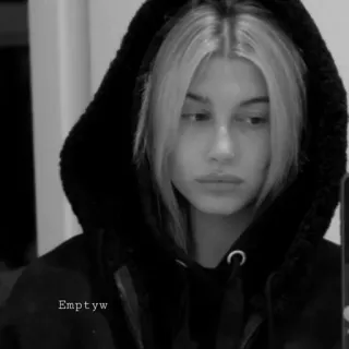 🥀 69d73578 Emptyw wanita, potret, rambut pirang, hoodie, hitam putih, dewasa muda, perempuan, orang whatsapp sticker