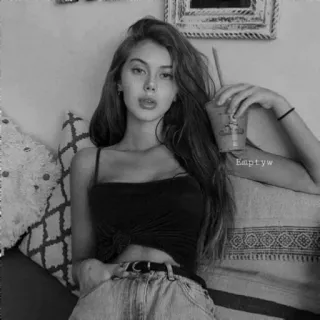 🥀 70fd0c79 Empttyw wanita, minuman, gadis, es kopi, potret whatsapp sticker