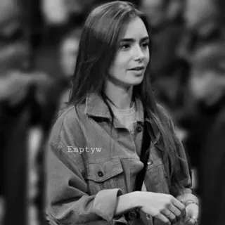 🥀 c268afd9 Emptyw wanita, potret, orang, jaket, dalam ruangan whatsapp sticker