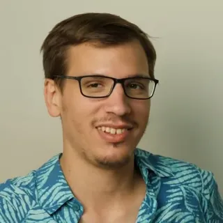 🥴 1b8c4da5 男人, 肖像, 眼镜, 衬衫 telegram sticker