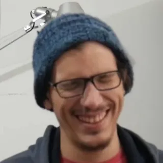 😂 51292ae0 男人, 眼镜, 毛线帽, 人, 肖像, 微笑 telegram sticker