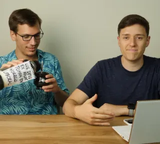 😒 f1cdd7c6 LOS PEITS EN ROSARIO EN TORRADO Y LABURA 人, 男人, 伙伴, 饮料, 室内, 笔记本电脑 telegram sticker