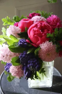 🌸 018f5e61 цветы, букет, цветочная композиция, ваза, розовый, фиолетовый, зеленый telegram sticker