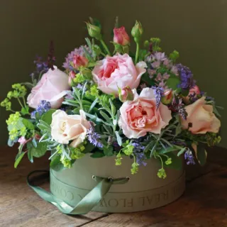 🌸 02cbd0b8 REAL FLOW цветы, розы, букет, цветочная композиция, подарок, зеленый, шляпная коробка telegram sticker