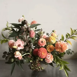 🌸 735e63a6 цветочная композиция, цветы, цветочный дизайн, букет, цветочный, лютик, георгин telegram sticker