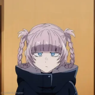 🎆 b74ed4fe Anime Mädchen, Zöpfe, lila Haare, ernst, blaue Augen, süß telegram sticker