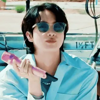 🎈 5b28d7d0 Jin k팝, 음악, 아이돌, 선글라스, 마이크, 엔터테인먼트 telegram sticker