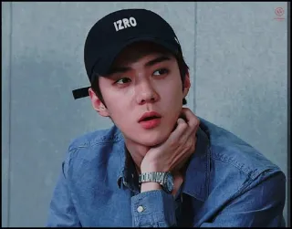 〰 a91015ca IZRO đàn ông, mũ, chân dung, người, nam, trong nhà, thường ngày telegram sticker