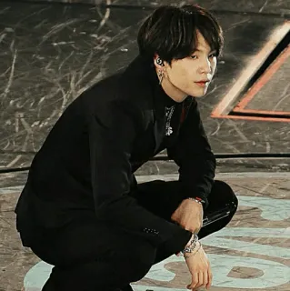 ❄️ 919722a7 SUGA K-pop, BTS, Min Yoongi, Idol, Cantante, Artista whatsapp sticker