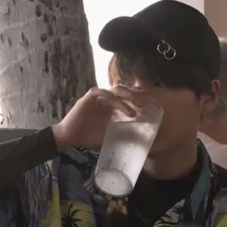 ❄️ 95973319 persona, bevanda, cappello, abbigliamento casual, bevanda whatsapp sticker