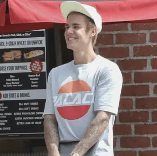 🦋 9799cc69 WICH 9-GRAIN WHEAT OR UNWICH Justin Bieber, persona, maschio, sorriso, panino whatsapp sticker