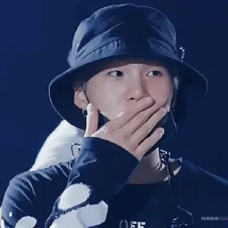 ❄️ f98ae2cb Suga Suga, BTS, K-pop, Min Yoongi, Pop coreano, Cantante, Musicista whatsapp sticker