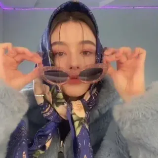 💜 44d9e280 kính râm, phụ nữ, khăn trùm đầu, chân dung, thời trang, phong cách telegram sticker