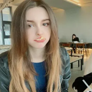 💜 e41d4e89 phụ nữ, chân dung, cô gái, đồ ăn, tóc nâu, xinh đẹp telegram sticker