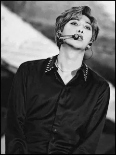 🗝 e77720c9 osoba, mężczyzna, mikrofon, portret, kpop telegram sticker