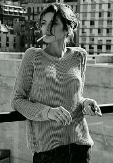 🕷 72bc189b wanita, merokok, rokok, sweter, urban telegram sticker