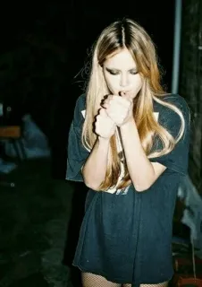 🕷 9244dd88 Merokok, Rokok, Gadis, Wanita, Tembakau, Gaya Hidup telegram sticker