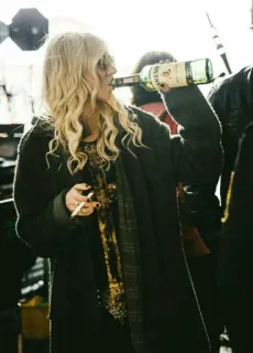 🕷 ab8bfe54 alkohol, merokok, minum, Jameson, botol, wanita telegram sticker